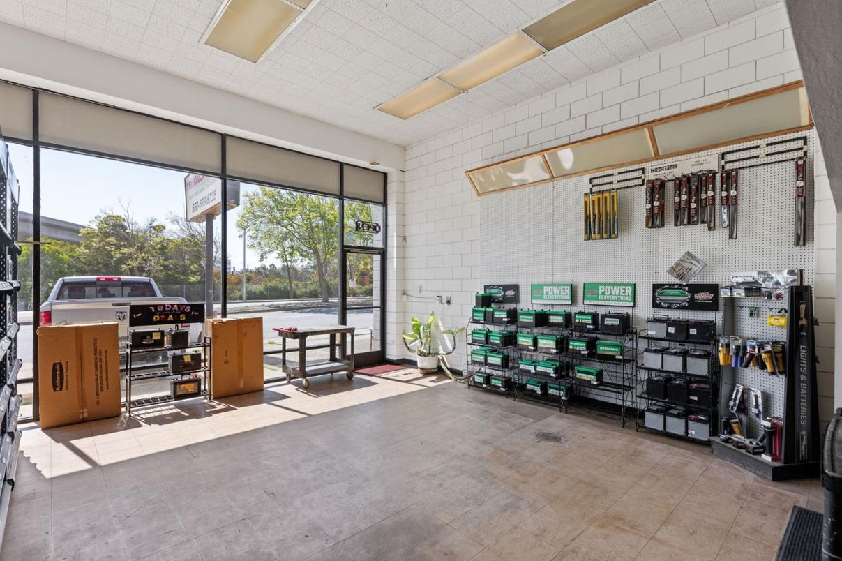 Garage, Interior, Stone Walls