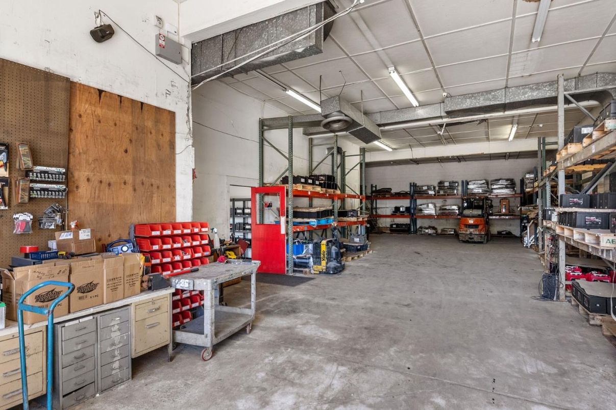 Garage, Interior, Wooden Walls