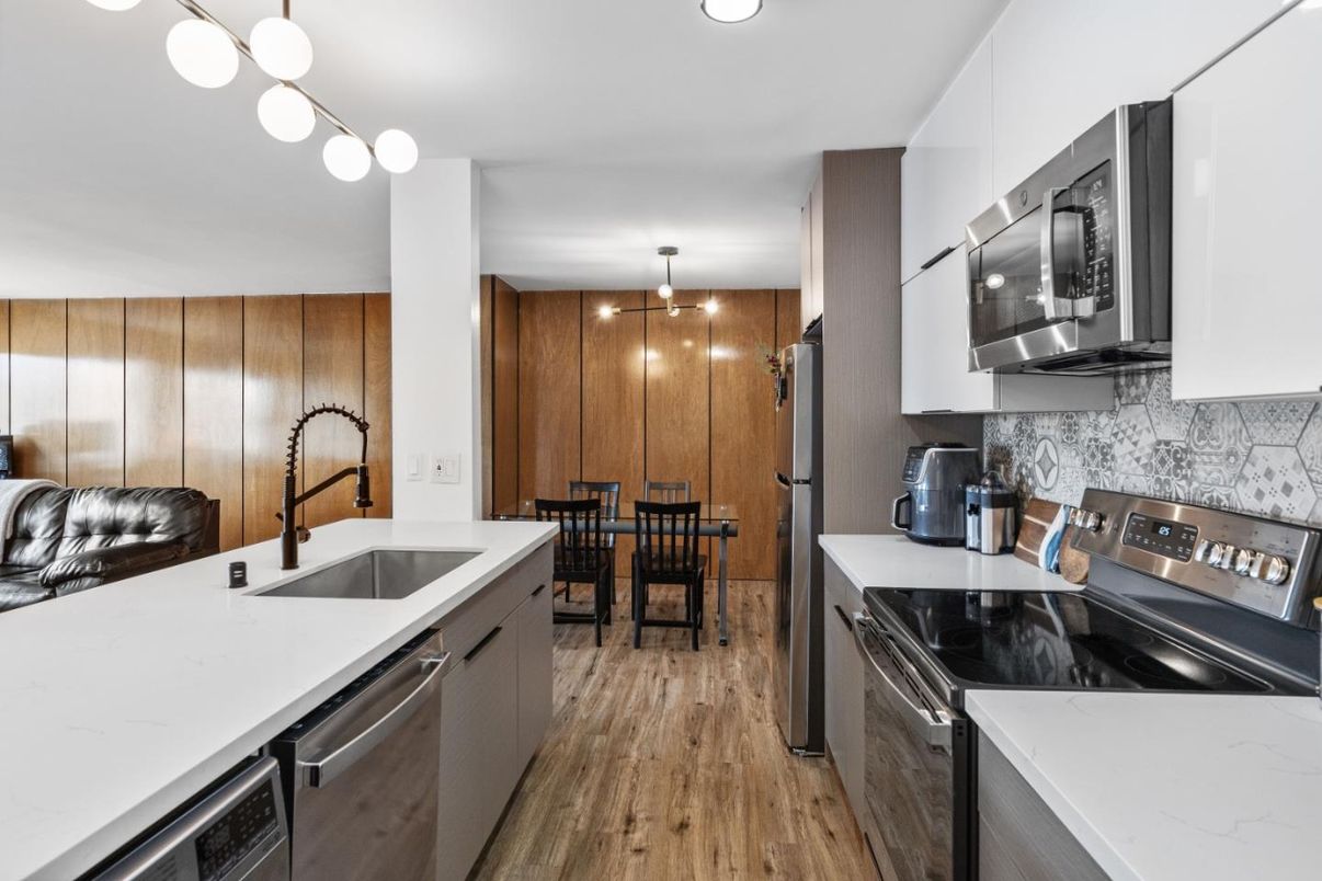 Dining room, Interior, Kitchen, Pendant Lights, Recessed Lighting, Stainless Steel Appliances, Wood Texture Flooring