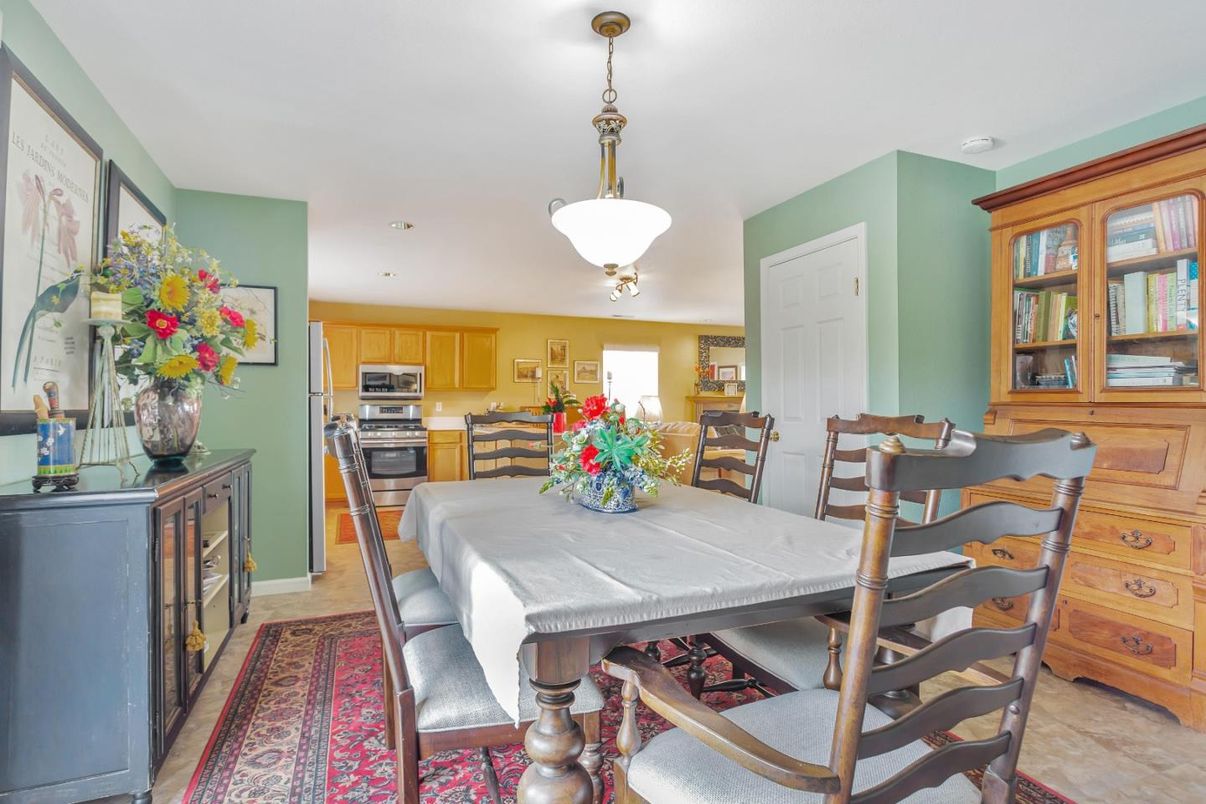 Dining room, Interior, Kitchen, Pendant Lights, Recessed Lighting, Stainless Steel Appliances