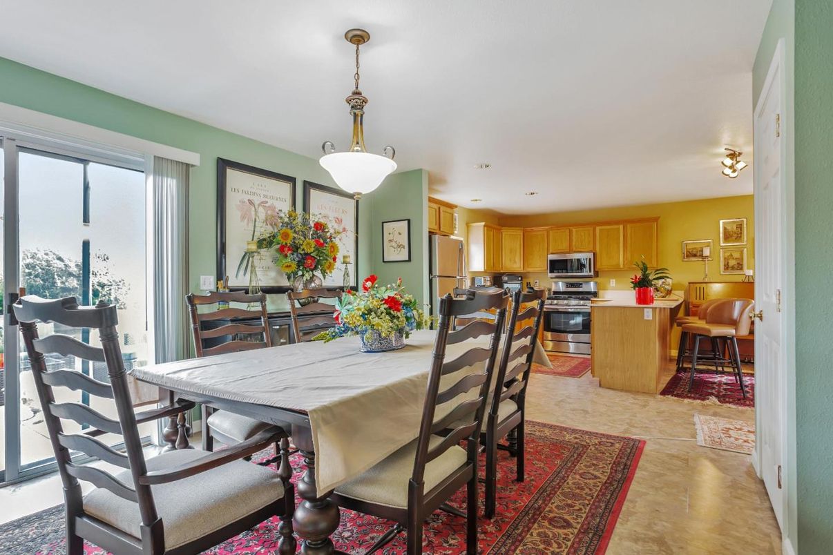 Dining room, Interior, Kitchen, Pendant Lights, Recessed Lighting, Stainless Steel Appliances