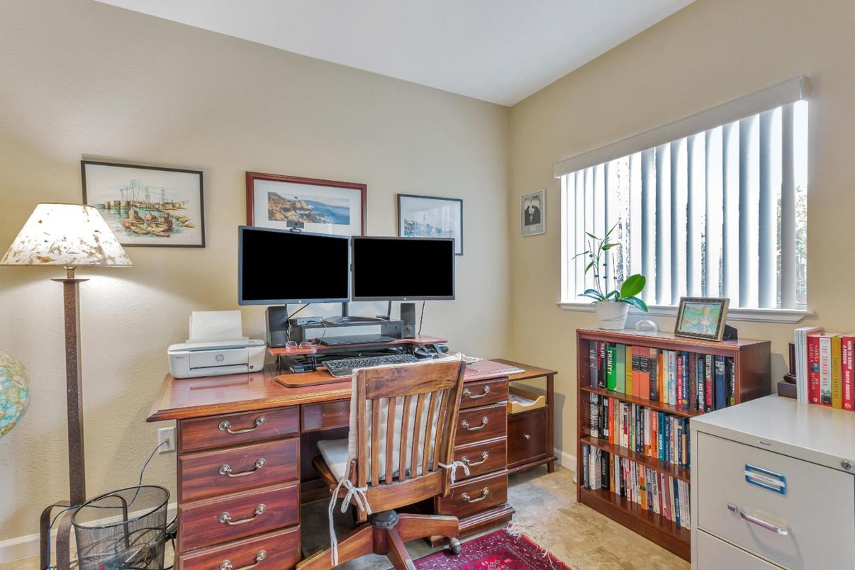 Home Office, Interior