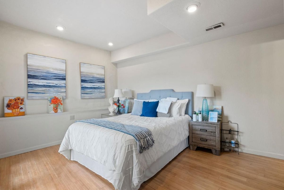 Bedroom, Interior, Recessed Lighting, Wood Texture Flooring