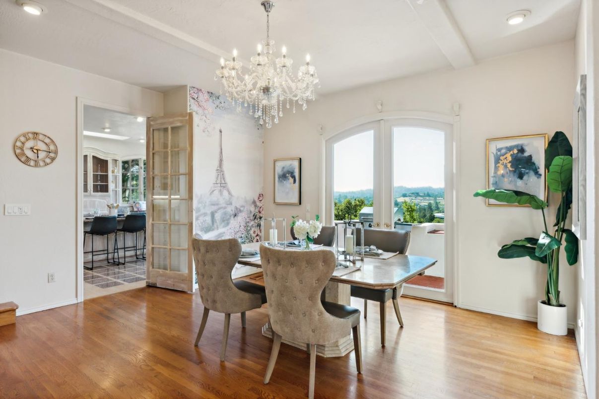 Chandelier, Dining room, Interior, Recessed Lighting, Wood Texture Flooring