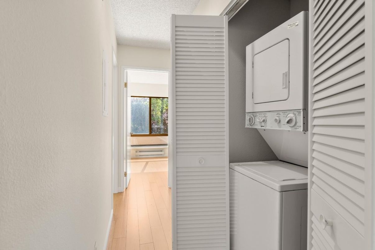 Interior, Utility Closets, Washer, Wood Texture Flooring