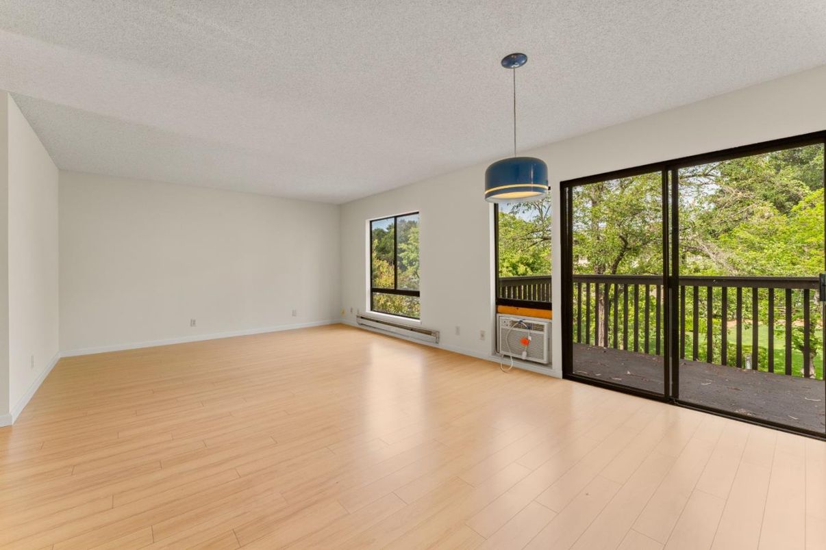 Empty room, Interior, Pendant Lights, Wood Texture Flooring