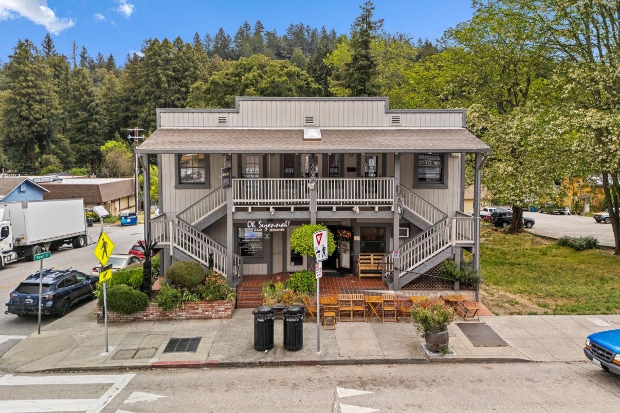 Exterior, Facade, None