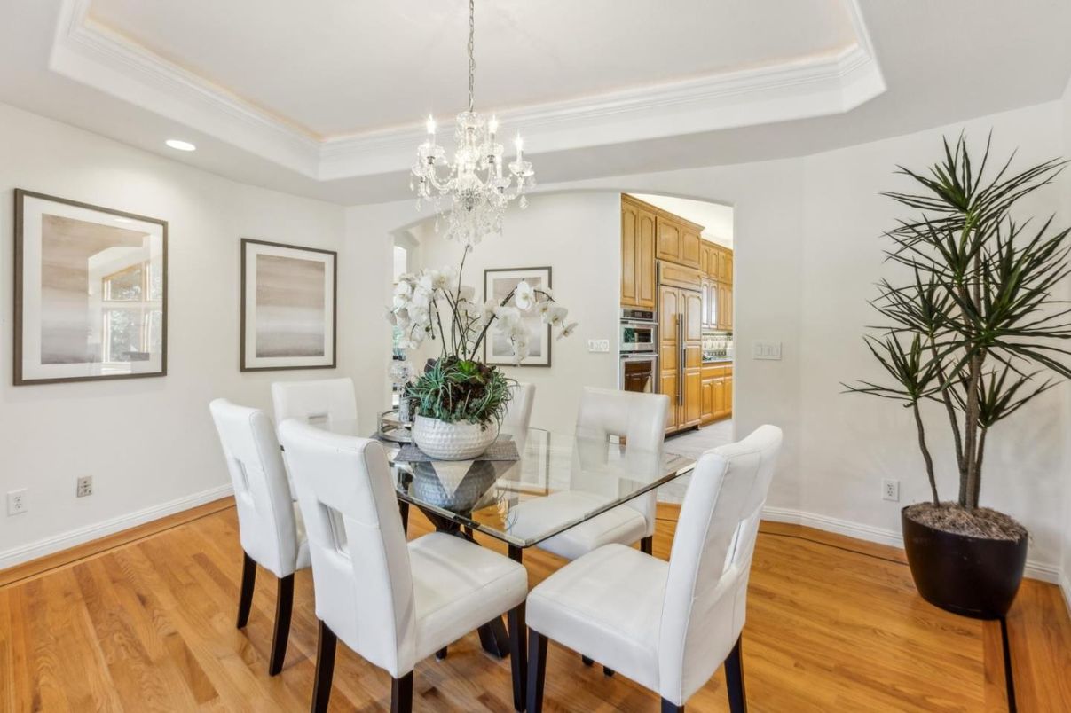 Chandelier, Dining room, Interior, Kitchen, Recessed Lighting, Stainless Steel Appliances, Wood Texture Flooring