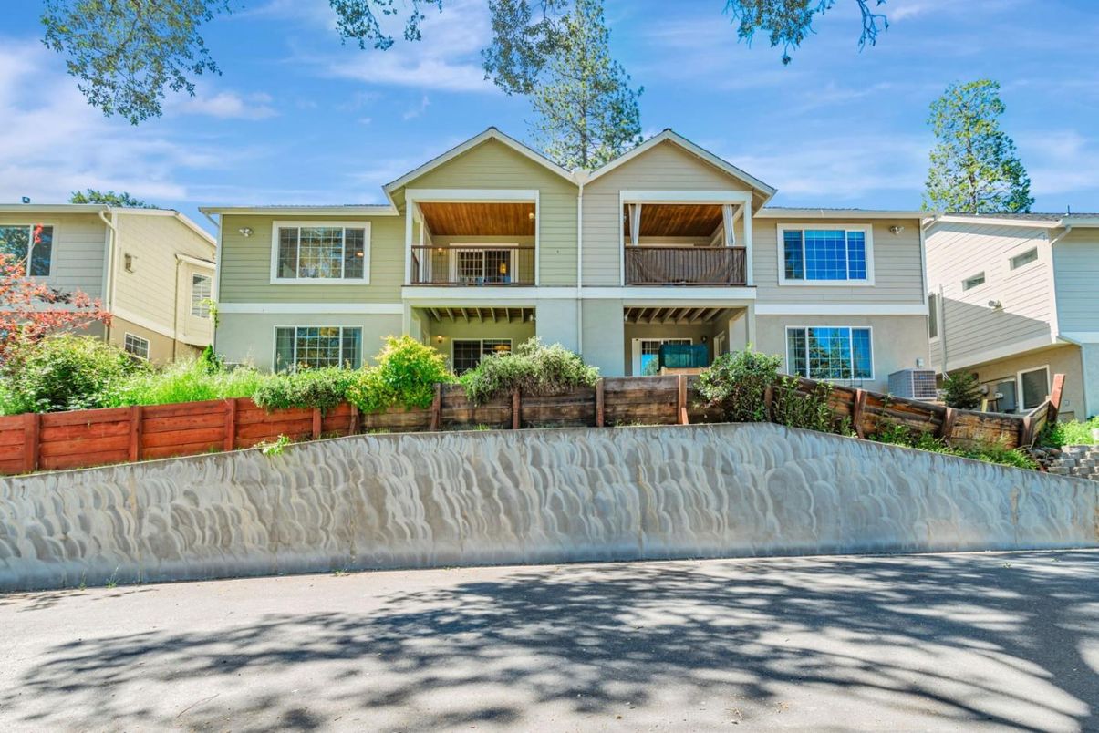 Exterior, Facade, Farmhouse
