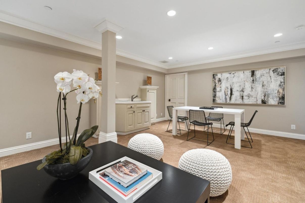 Dining room, Interior, Recessed Lighting