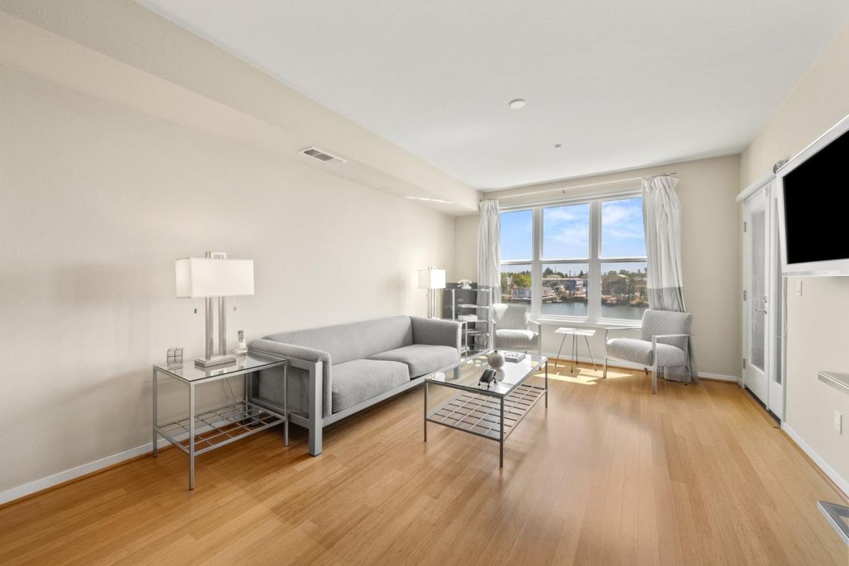 Interior, Living room, Recessed Lighting, Water, Wood Texture Flooring