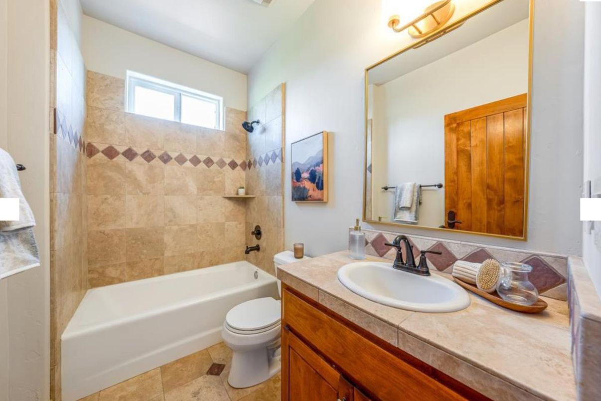 Bathroom, Interior, Tile Countertops
