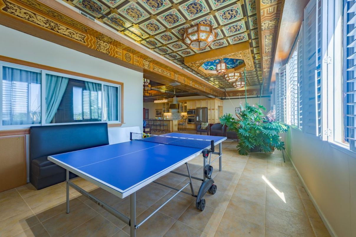 Game Room, Interior
