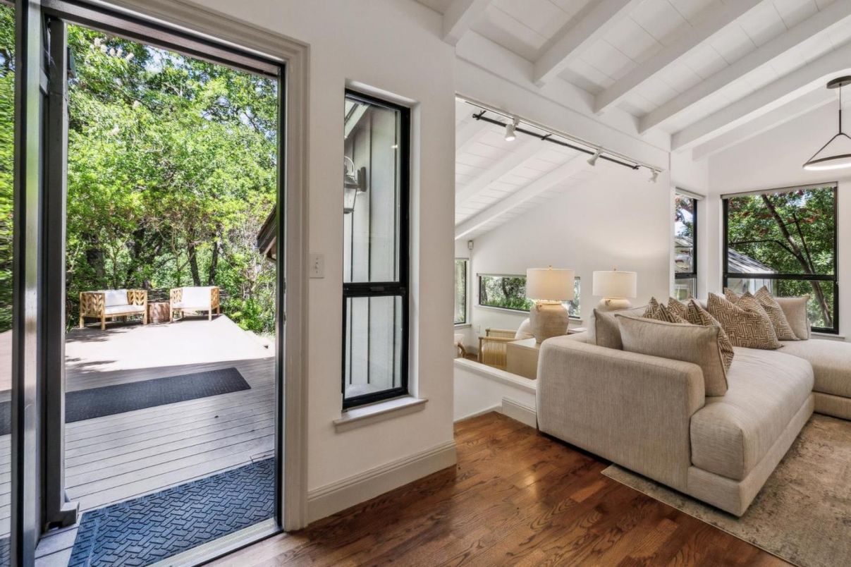 Interior, Living room, Pendant Lights, Wood Texture Flooring