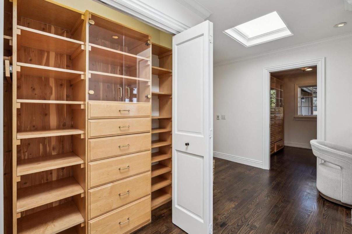 Interior, Recessed Lighting, Walk-in Closets, Wood Texture Flooring