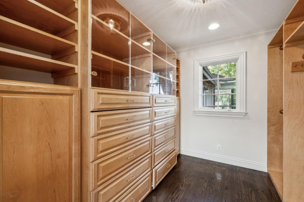 Interior, Recessed Lighting, Walk-in Closets, Wood Texture Flooring
