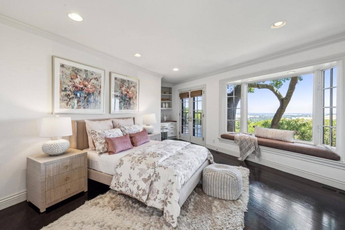 Bedroom, Interior, Recessed Lighting, Water, Wood Texture Flooring