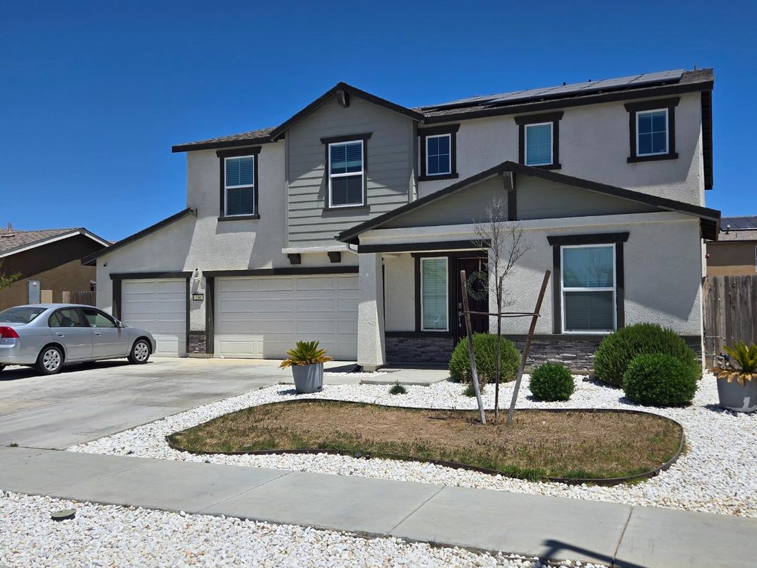 Attached, Exterior, Facade, Mediterranean
