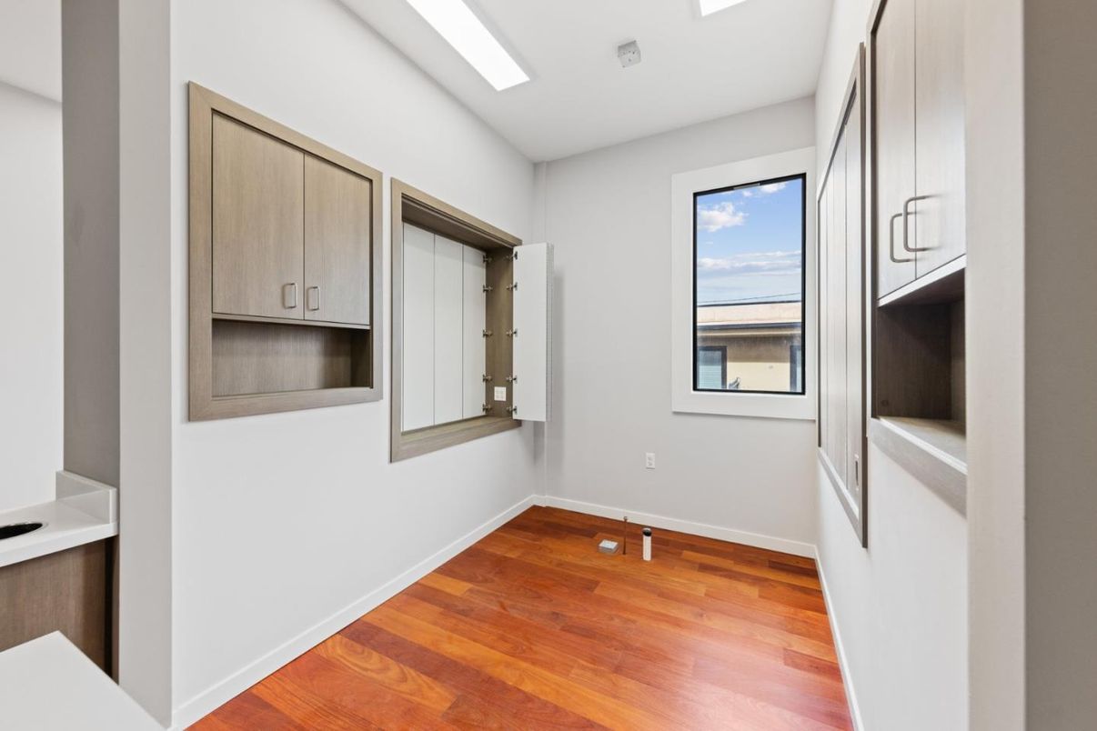 Empty room, Interior, Recessed Lighting, Water, Wood Texture Flooring