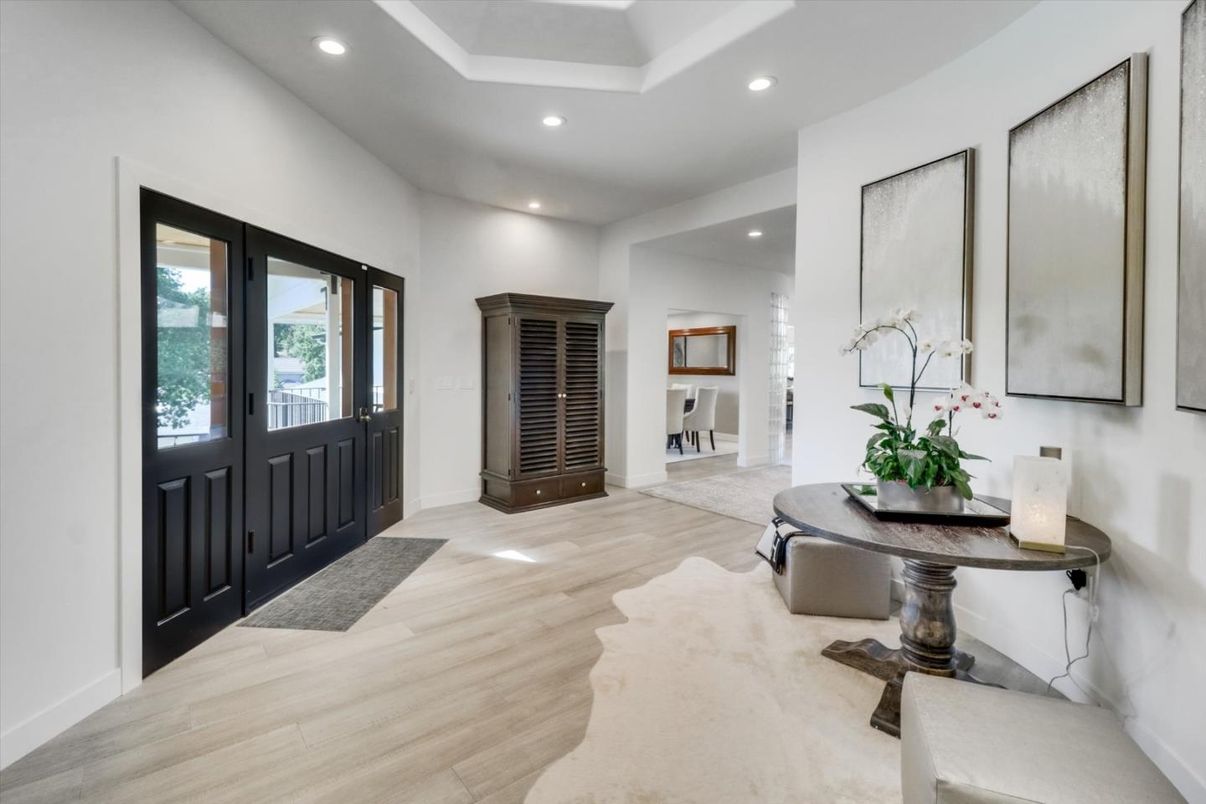 Interior, Recessed Lighting, Wood Texture Flooring