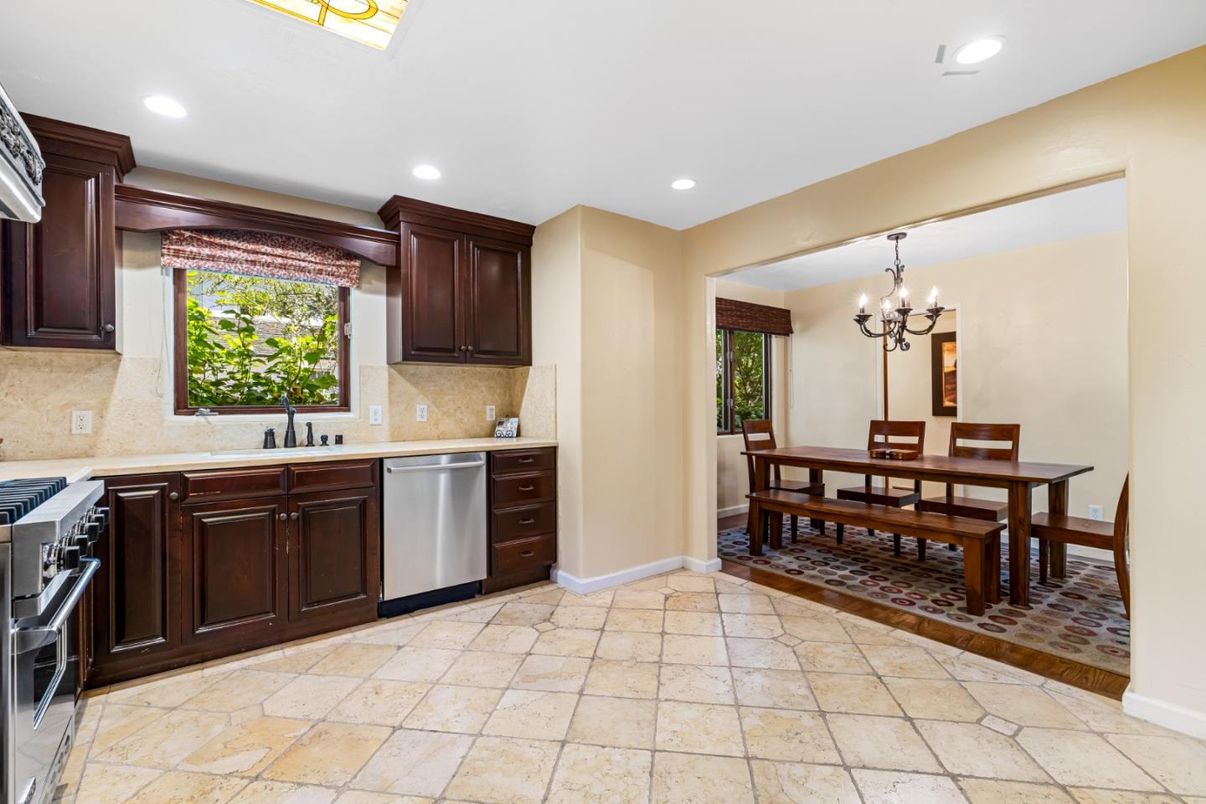 Chandelier, Dining room, Interior, Kitchen, Recessed Lighting, Stainless Steel Appliances