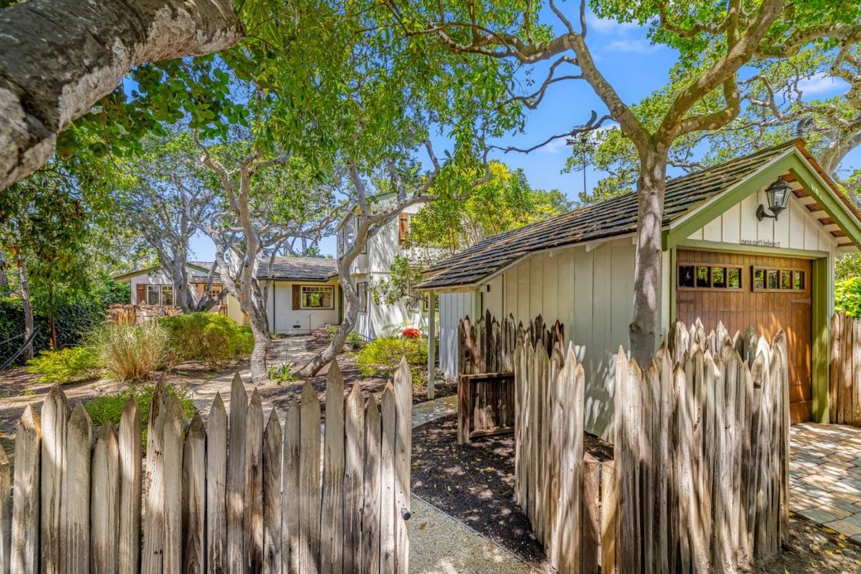 Detached Garage, Exterior