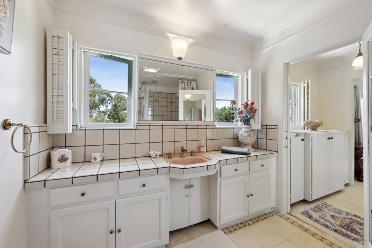 Bathroom, Interior, Tile Countertops