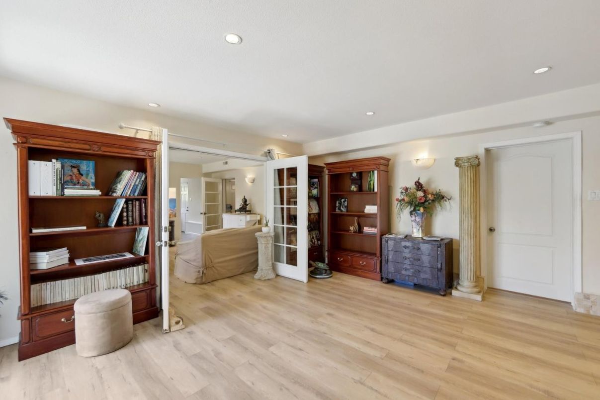Home Office, Interior, Recessed Lighting, Wood Texture Flooring