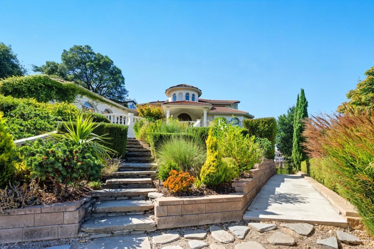 Exterior, Facade, Mediterranean