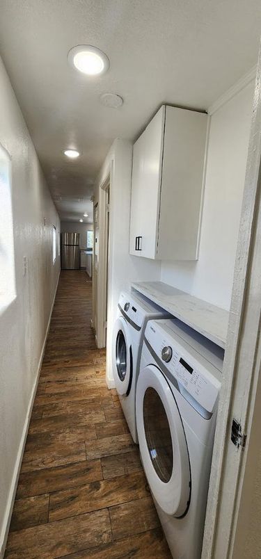 Interior, Recessed Lighting, Washer, Wood Texture Flooring
