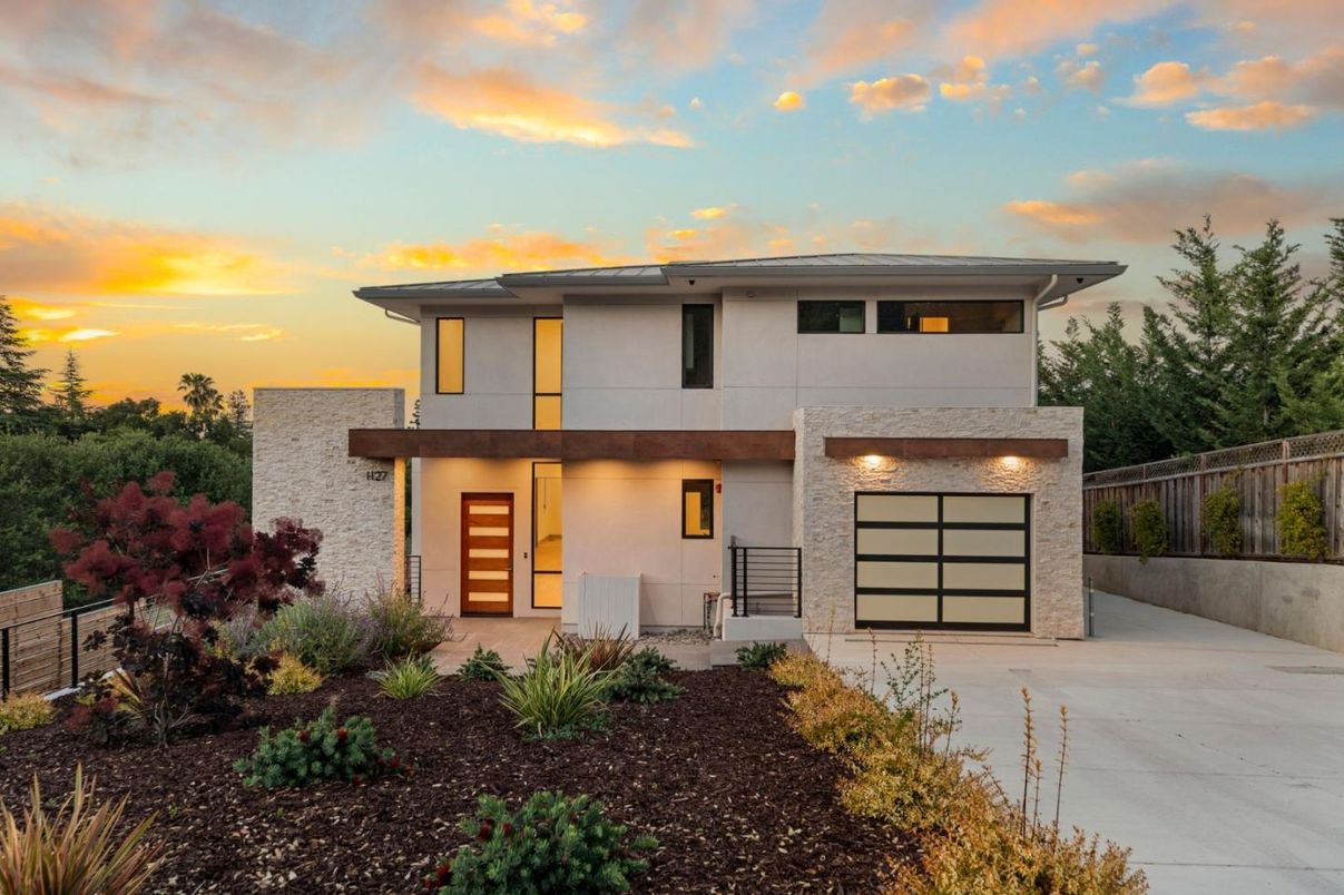 Attached, Exterior, Facade, Modern