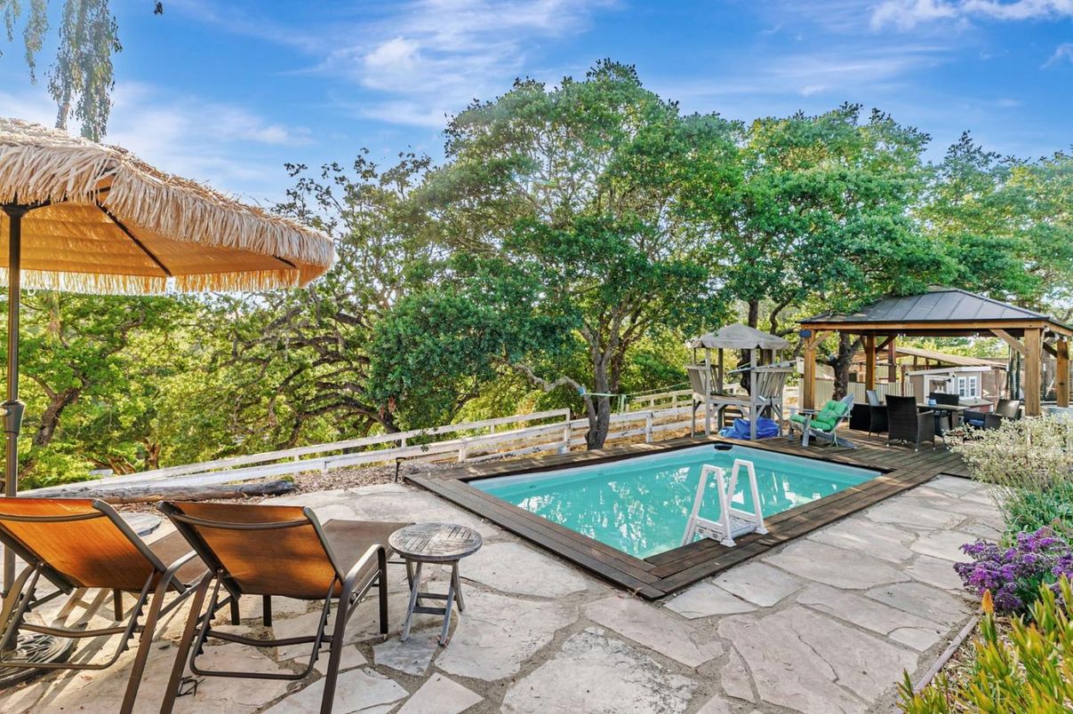 Exterior, Pool