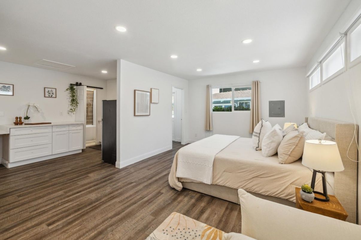 Bedroom, Interior, Recessed Lighting, Wood Texture Flooring