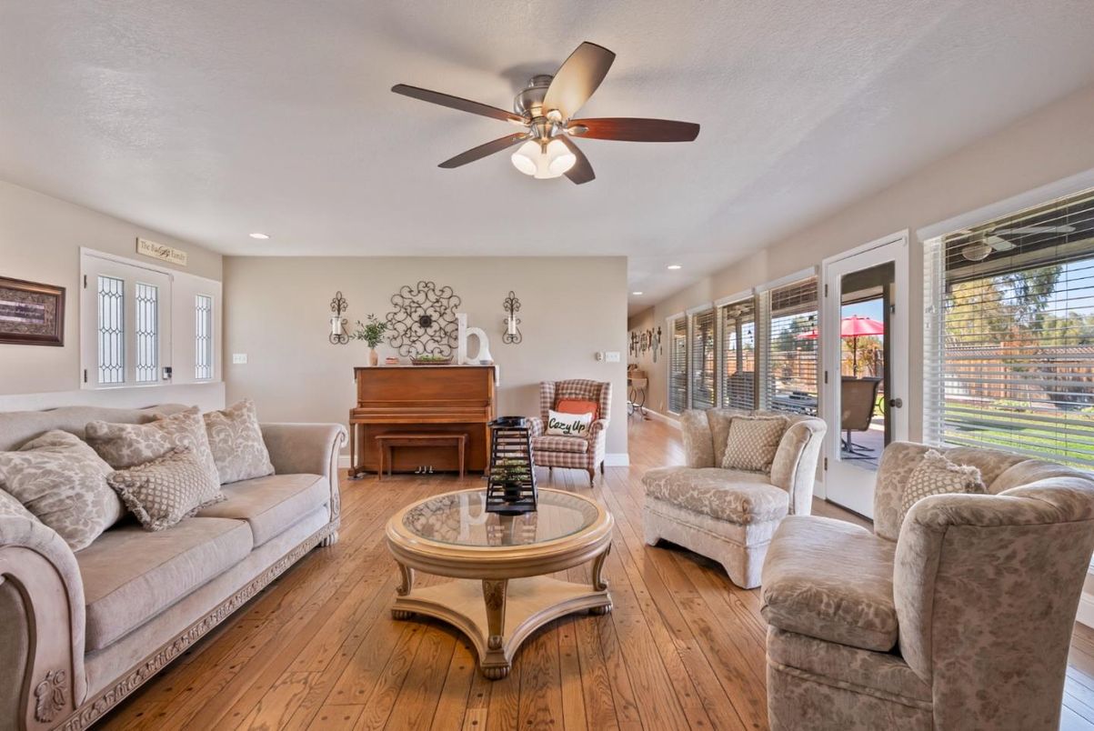 Interior, Living room, Piano, Recessed Lighting, Wood Texture Flooring