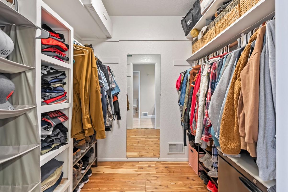 Interior, Walk-in Closets, Wood Texture Flooring