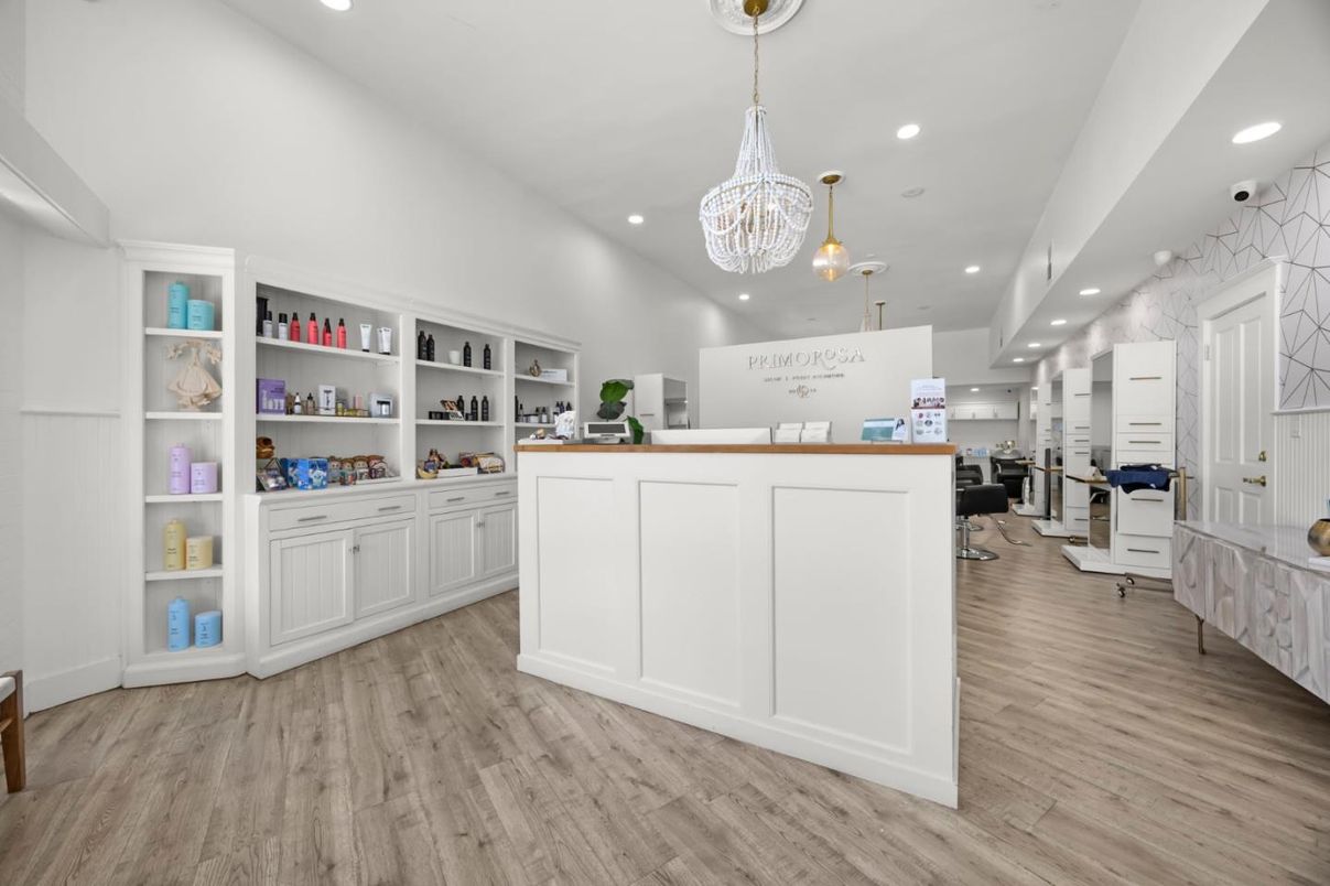 Interior, Pendant Lights, Recessed Lighting, Wood Texture Flooring