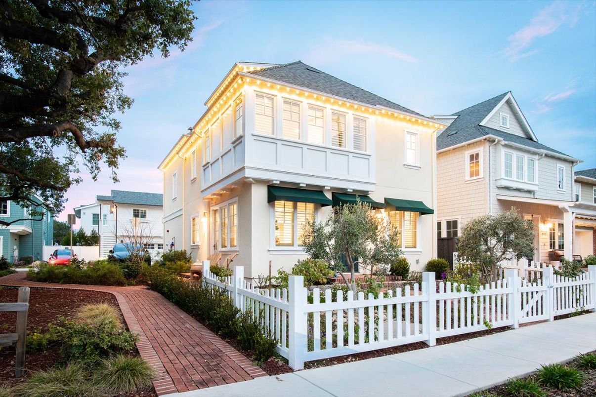 Exterior, Facade, American Foursquare