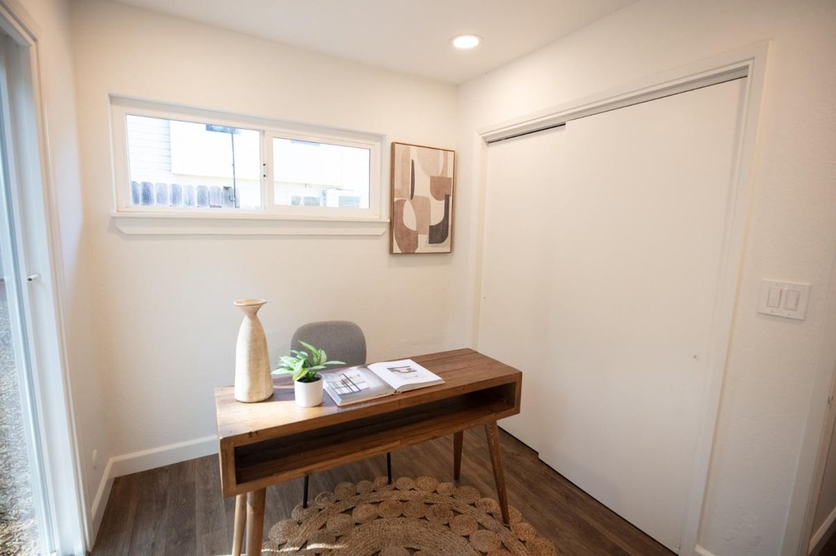 Home Office, Interior, Recessed Lighting, Wood Texture Flooring