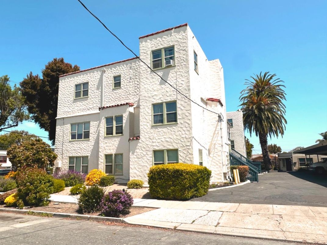 Exterior, Facade, Rowhouse