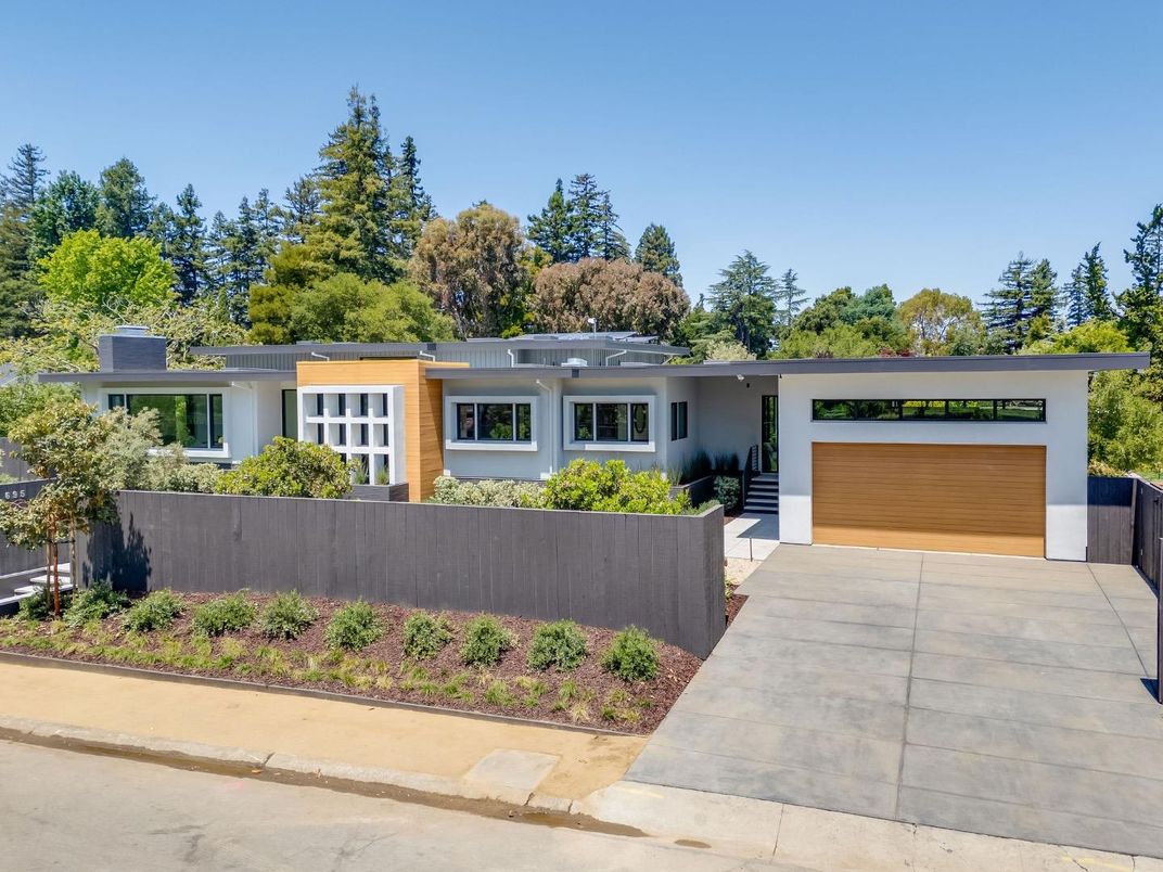 Attached, Exterior, Facade, Modern