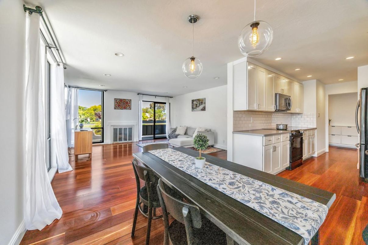 Dining room, Interior, Living room, Pendant Lights, Recessed Lighting, Wood Texture Flooring