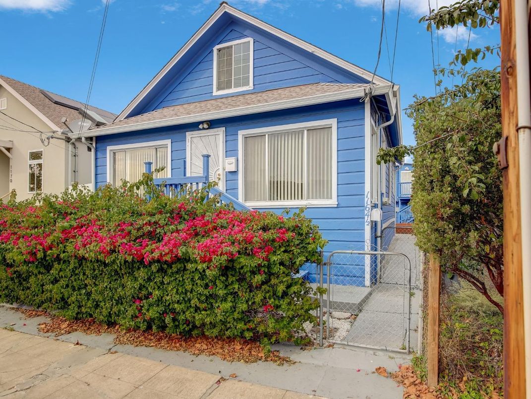Exterior, Facade, Queen Anne Victorian