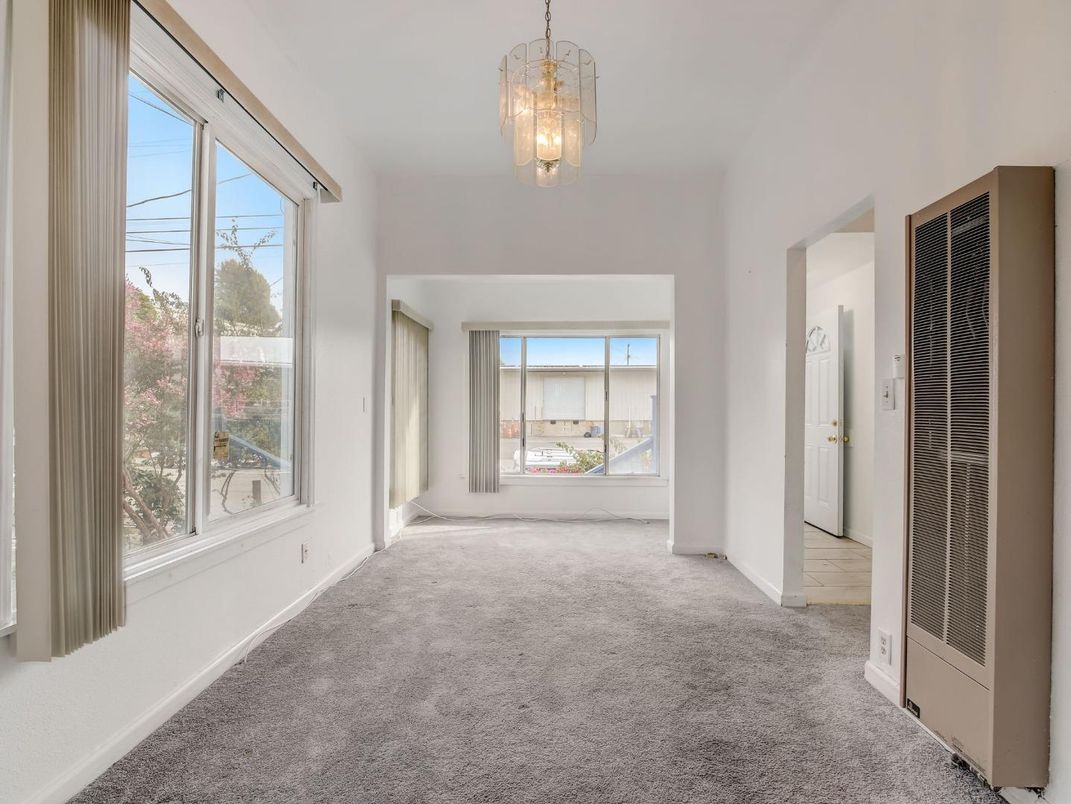 Empty room, Interior, Pendant Lights
