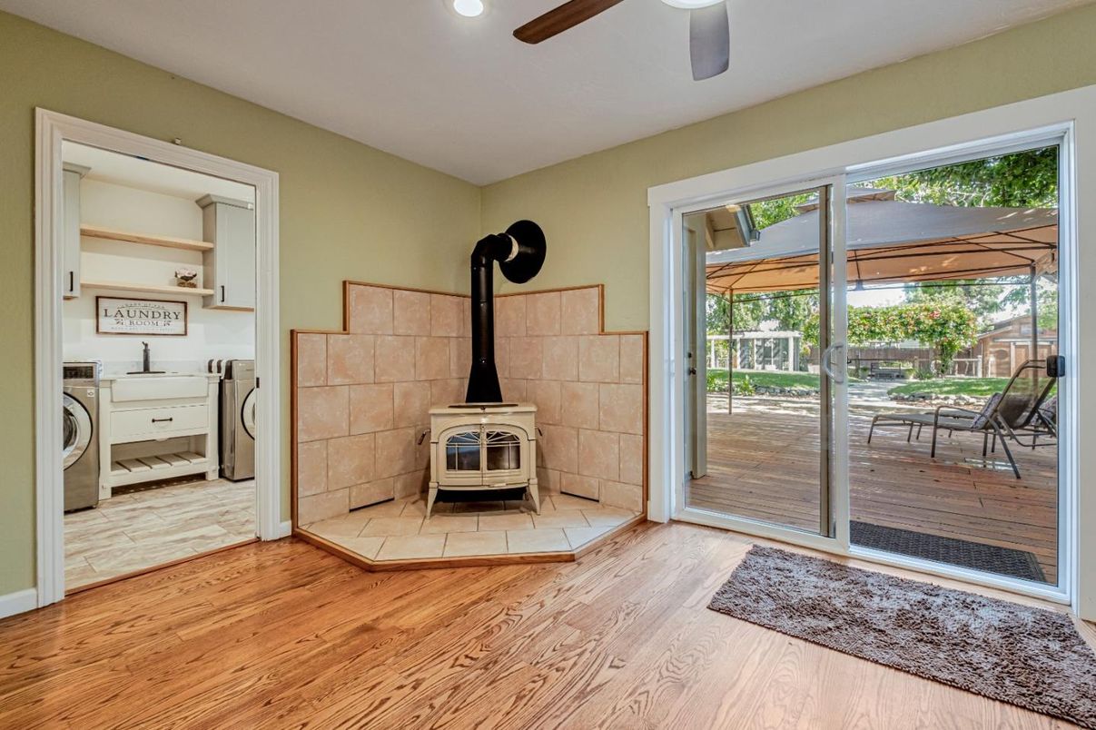 Fireplace, Interior, Recessed Lighting, Washer, Wood Texture Flooring