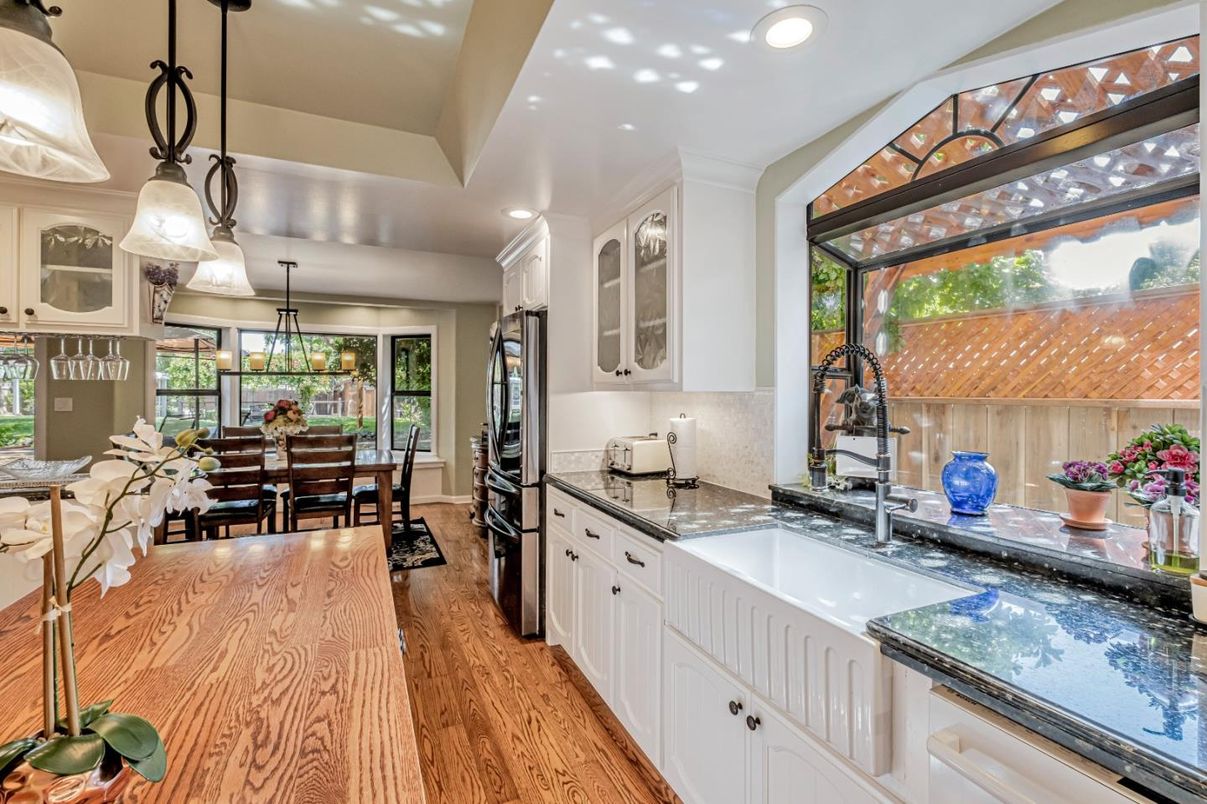 Dining room, Interior, Kitchen, Pendant Lights, Recessed Lighting, Wood Texture Flooring