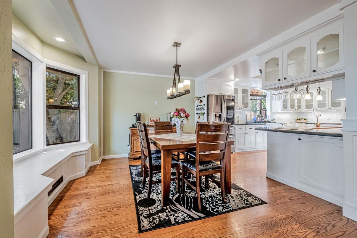 Dining room, Interior, Kitchen, Pendant Lights, Recessed Lighting, Wood Texture Flooring