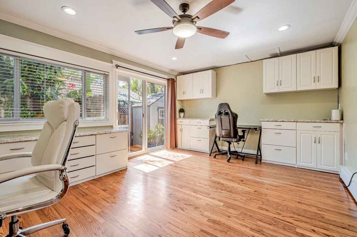 Home Office, Interior, Recessed Lighting, Wood Texture Flooring