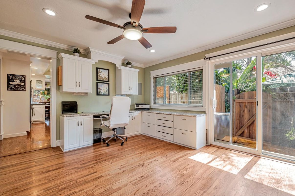 Home Office, Interior, Recessed Lighting, Wood Texture Flooring