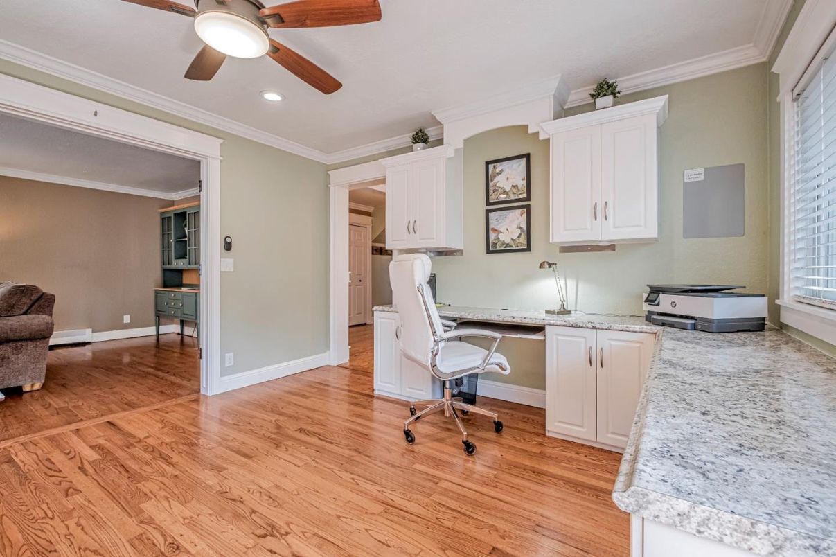 Home Office, Interior, Recessed Lighting, Wood Texture Flooring