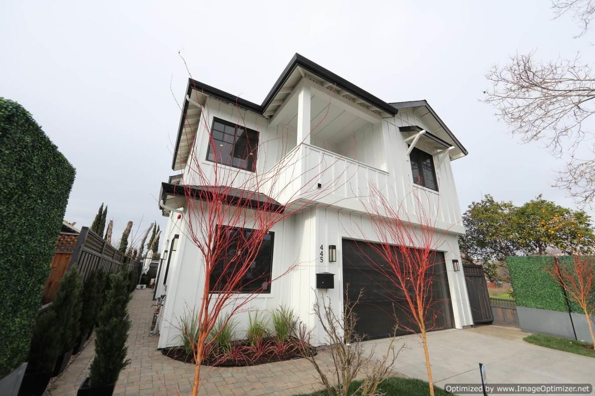 Attached, Exterior, Facade, Farmhouse